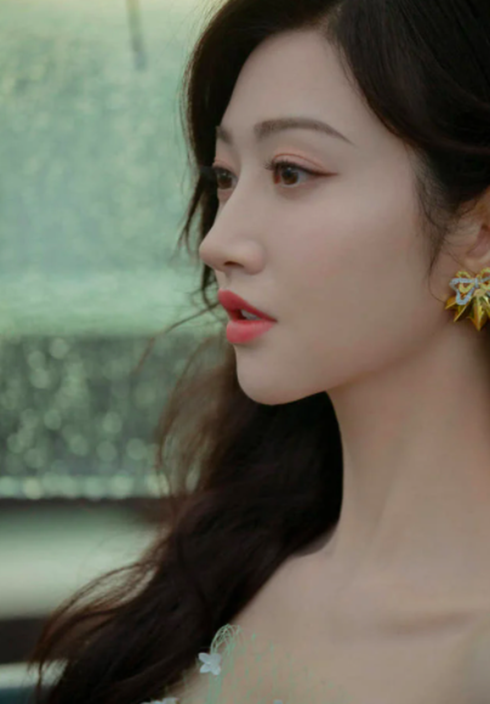 Đệ nhất mỹ nhân Bắc Kinh Cảnh Điềm thu hút mọi ánh nhìn - 5