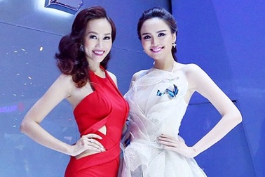 Hoa hậu Diễm Hương xuất hiện rạng rỡ sau tin vui sắp cưới