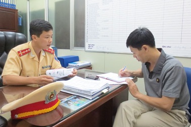 Kiểm tra, xử lý nghiêm cán bộ vi phạm