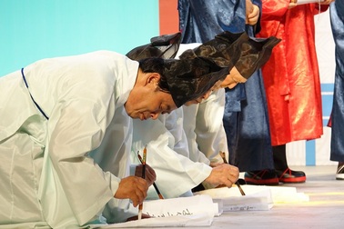 Người Sài Gòn thích thú nghi thức thi cử thời xưa của Hàn Quốc