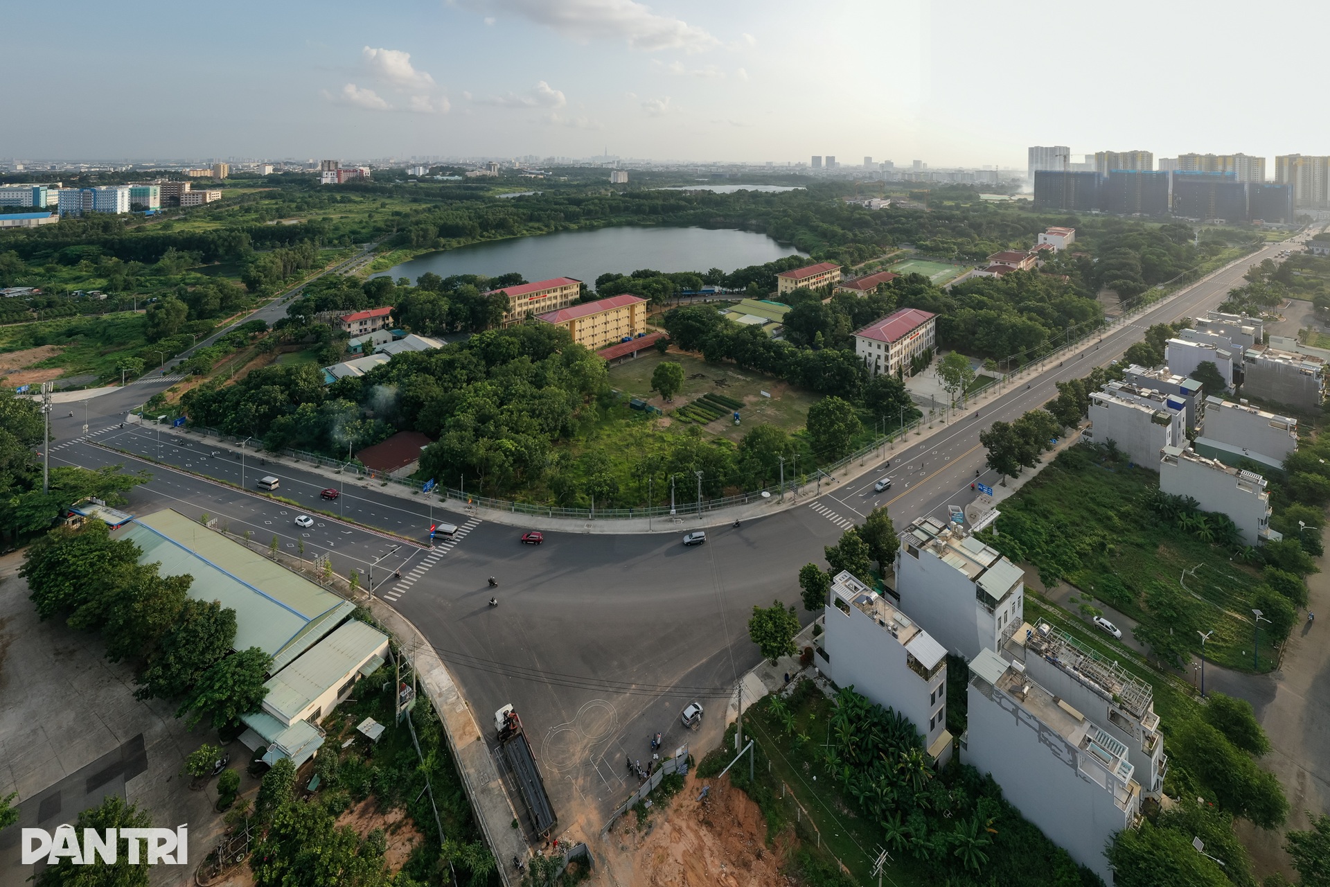 Con đường kết nối khu Đông TPHCM về đích sau 4 năm xây dựng - 10 Con đường kết nối khu Đông TPHCM về đích sau 4 năm xây dựng - 10
