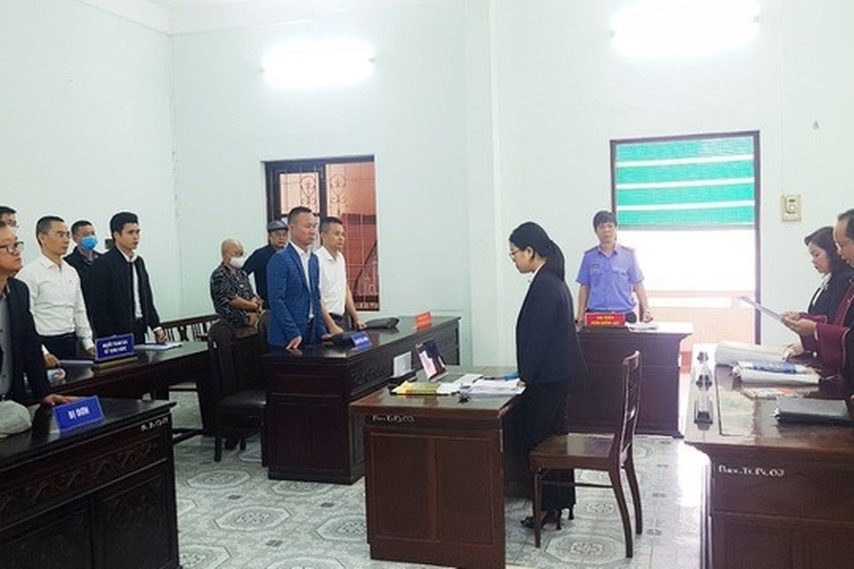 Vụ kiện đòi quyền chủ nợ: Luật sư đề nghị xét xử minh bạch, đúng thời hạn - 2 Vụ kiện đòi quyền chủ nợ: Luật sư đề nghị xét xử minh bạch, đúng thời hạn - 2