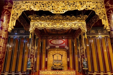 Ngai vàng điện Thái Hòa bị phá hỏng: Lỗ hổng trong quản lý di sản văn hóa