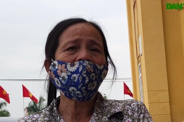 Những người dân đầu tiên nhận tiền hỗ trợ khó khăn vì Covid-19