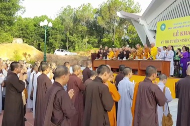 Hàng trăm Tăng Ni sinh cả nước về Huế thi Cử nhân Phật học