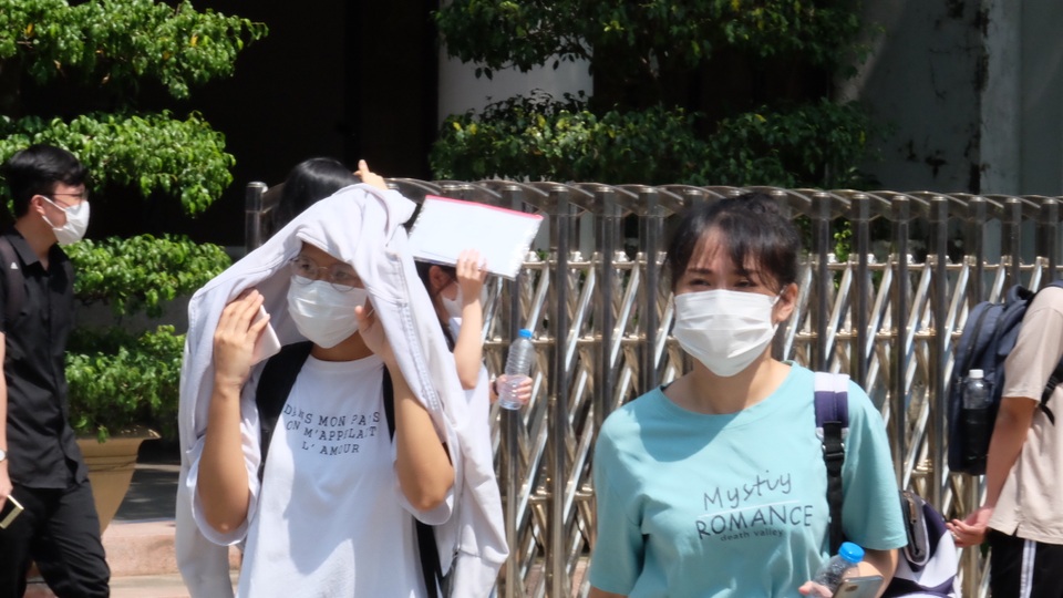 “Niềm tin cho ta sức mạnh” vào đề Ngữ văn, thí sinh phấn khởi sau môn đầu - 2 “Niềm tin cho ta sức mạnh” vào đề Ngữ văn, thí sinh phấn khởi sau môn đầu - 2