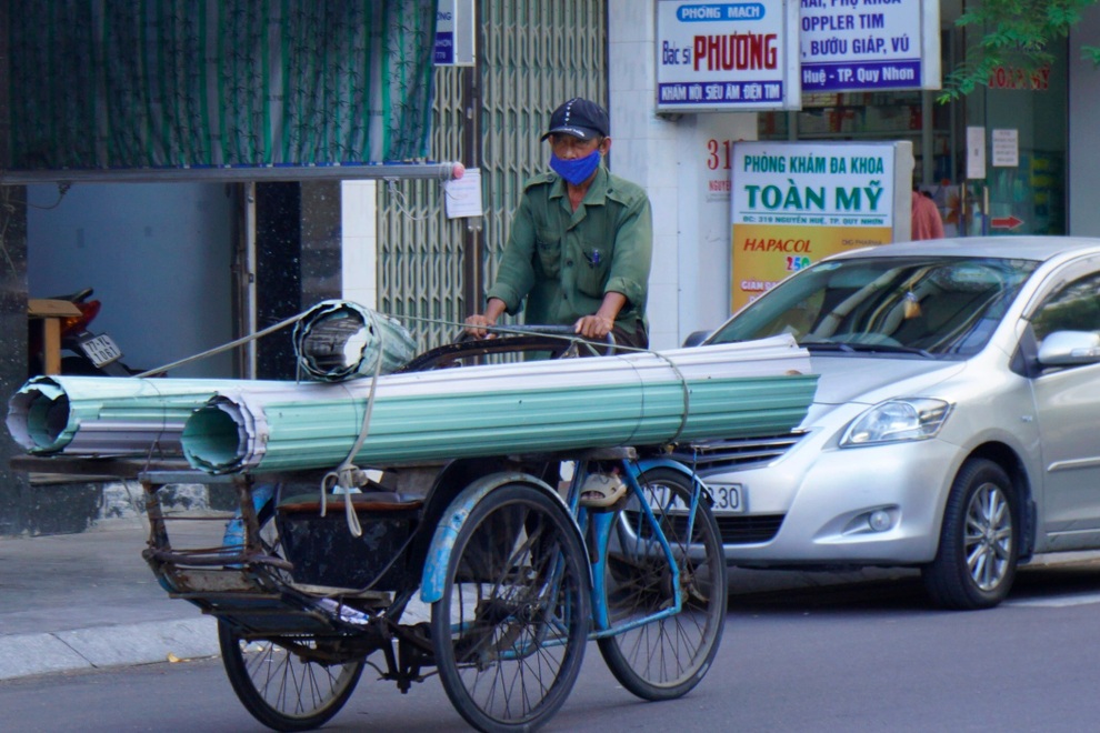 Xích lô, xe ôm thời Covid-19: Ngồi từ sáng đến chiều rồi về... tay trắng - 5 Xích lô, xe ôm thời Covid-19: Ngồi từ sáng đến chiều rồi về... tay trắng - 5
