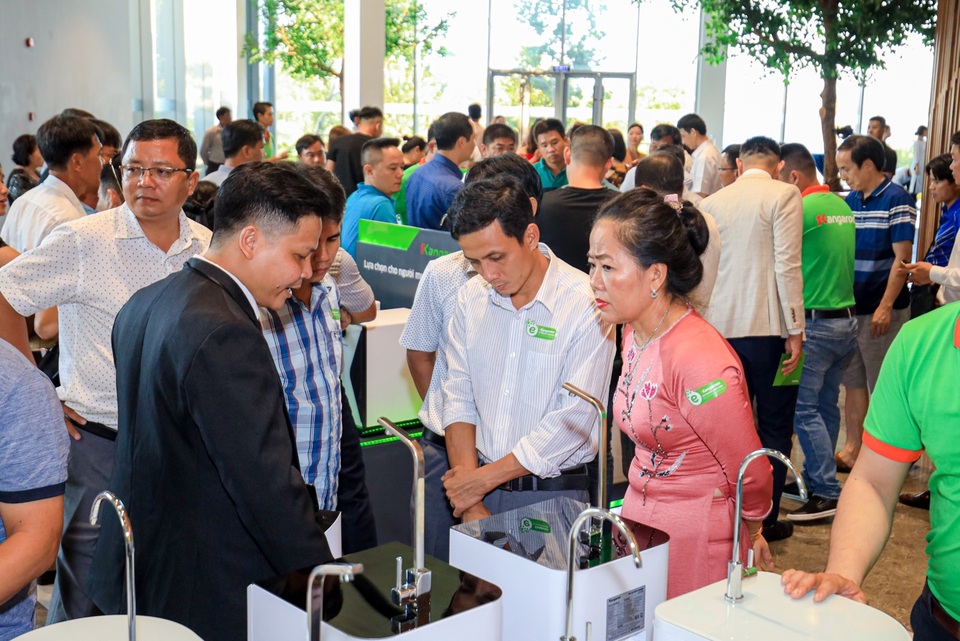 Kangaroo giới thiệu máy lọc nước tạo “nước sống” Hydrogen ion kiềm độc quyền - 2 Kangaroo giới thiệu máy lọc nước tạo “nước sống” Hydrogen ion kiềm độc quyền - 2