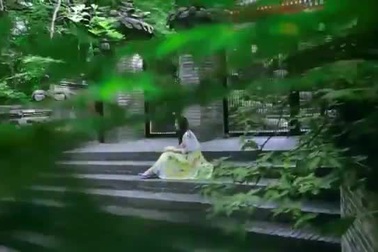 Bảo Anh khoe vẻ ngọt ngào