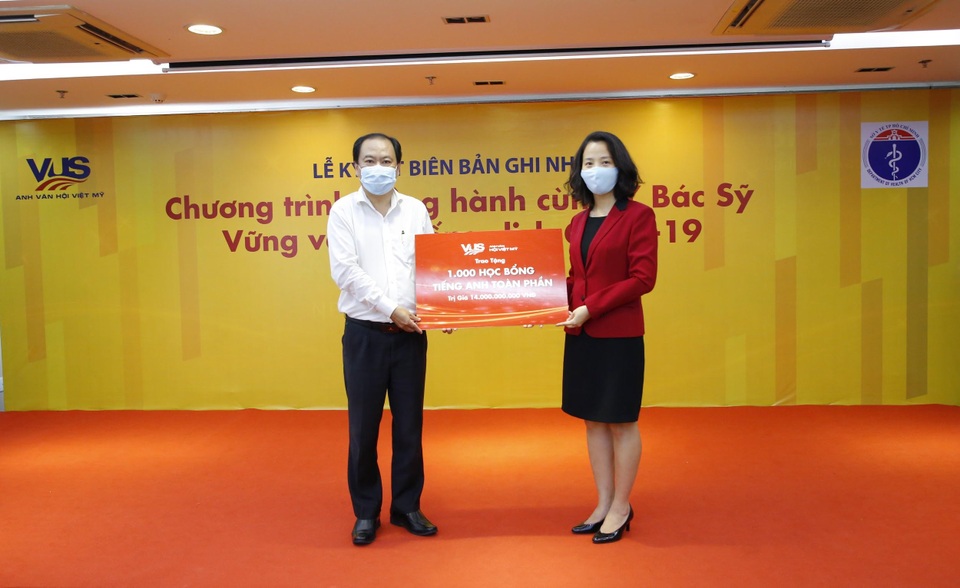 VUS tiếp sức cùng y bác sĩ và cán bộ y tế vững vàng chống dịch Covid-19 - 2 VUS tiếp sức cùng y bác sĩ và cán bộ y tế vững vàng chống dịch Covid-19 - 2