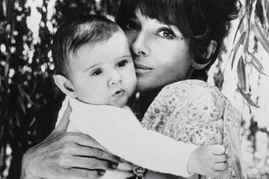 Công bố ảnh hiếm của minh tinh màn bạc Audrey Hepburn