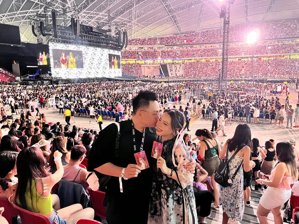 Cô gái Đà Lạt chi trăm triệu đồng sang Mỹ, Singapore xem Taylor Swift