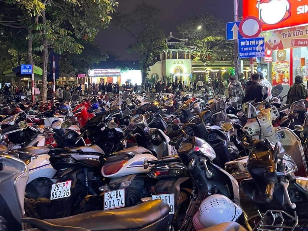 Du lịch Hà Nội, nữ du khách ở Đà Nẵng méo mặt vì tiền gửi xe máy đắt đỏ - 2 Du lịch Hà Nội, nữ du khách ở Đà Nẵng méo mặt vì tiền gửi xe máy đắt đỏ - 2