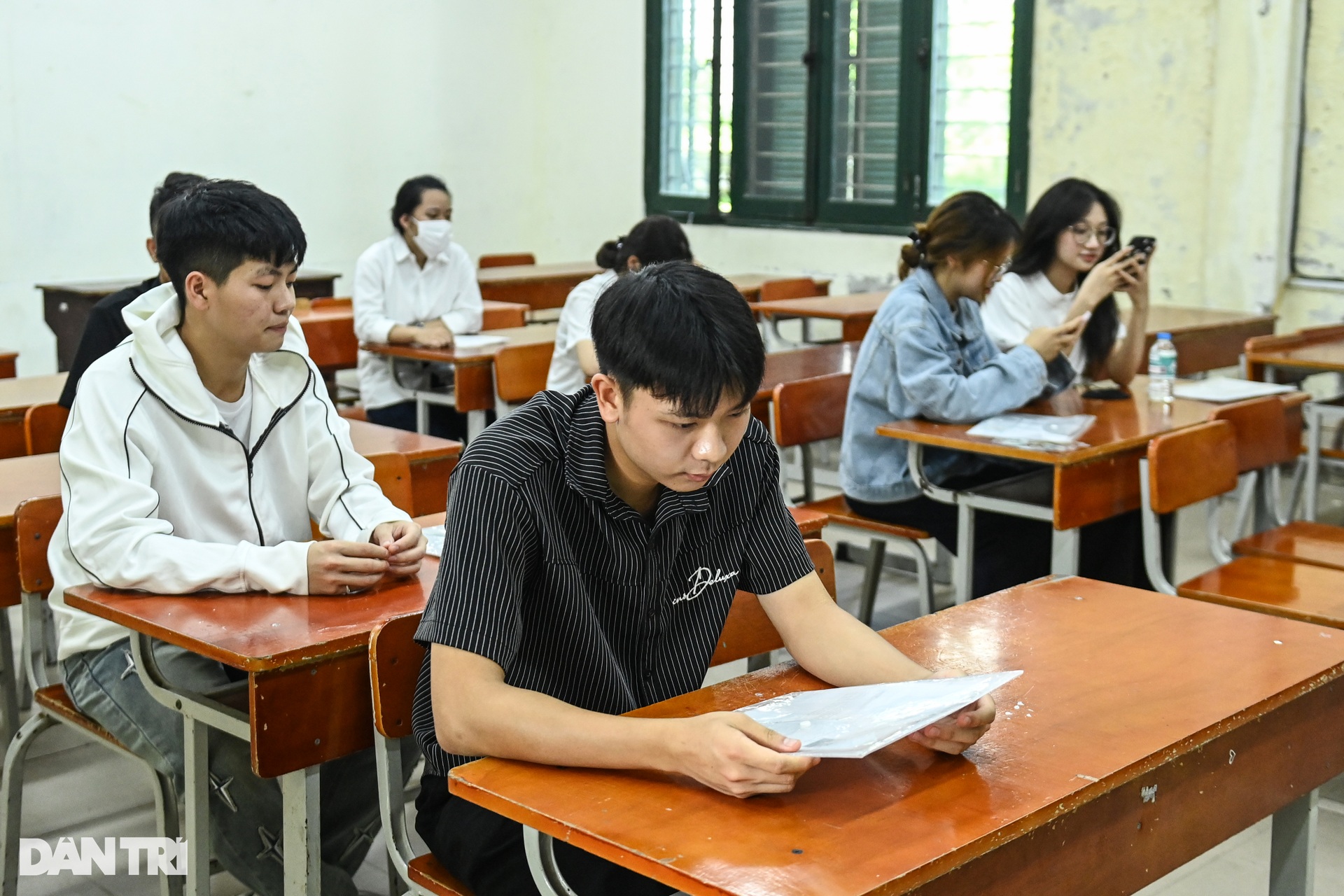 Thi tốt nghiệp THPT 2025: Thí sinh tự do hồi hộp trước chuyến đò cuối - 13