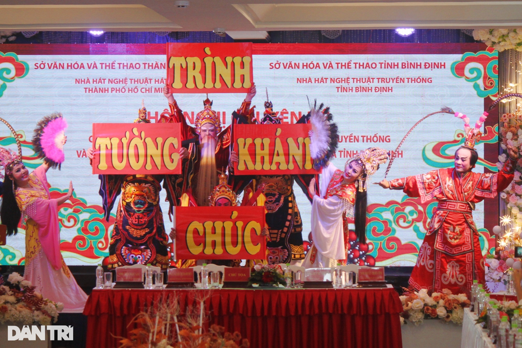 Bảo tồn, phát huy nghệ thuật tuồng, hát bội: Nghệ sĩ không đi xin đãi ngộ - 4 Bảo tồn, phát huy nghệ thuật tuồng, hát bội: Nghệ sĩ không đi xin đãi ngộ - 4