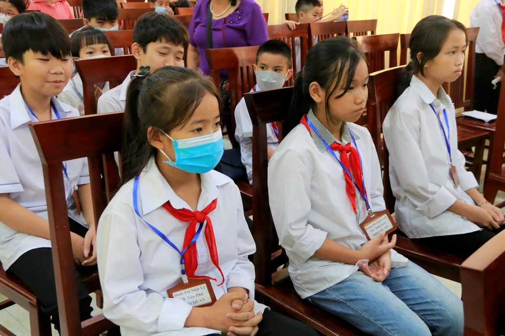 Tuần lễ hưởng ứng học tập suốt đời và trao học bổng cho học sinh nghèo - 3 Tuần lễ hưởng ứng học tập suốt đời và trao học bổng cho học sinh nghèo - 3