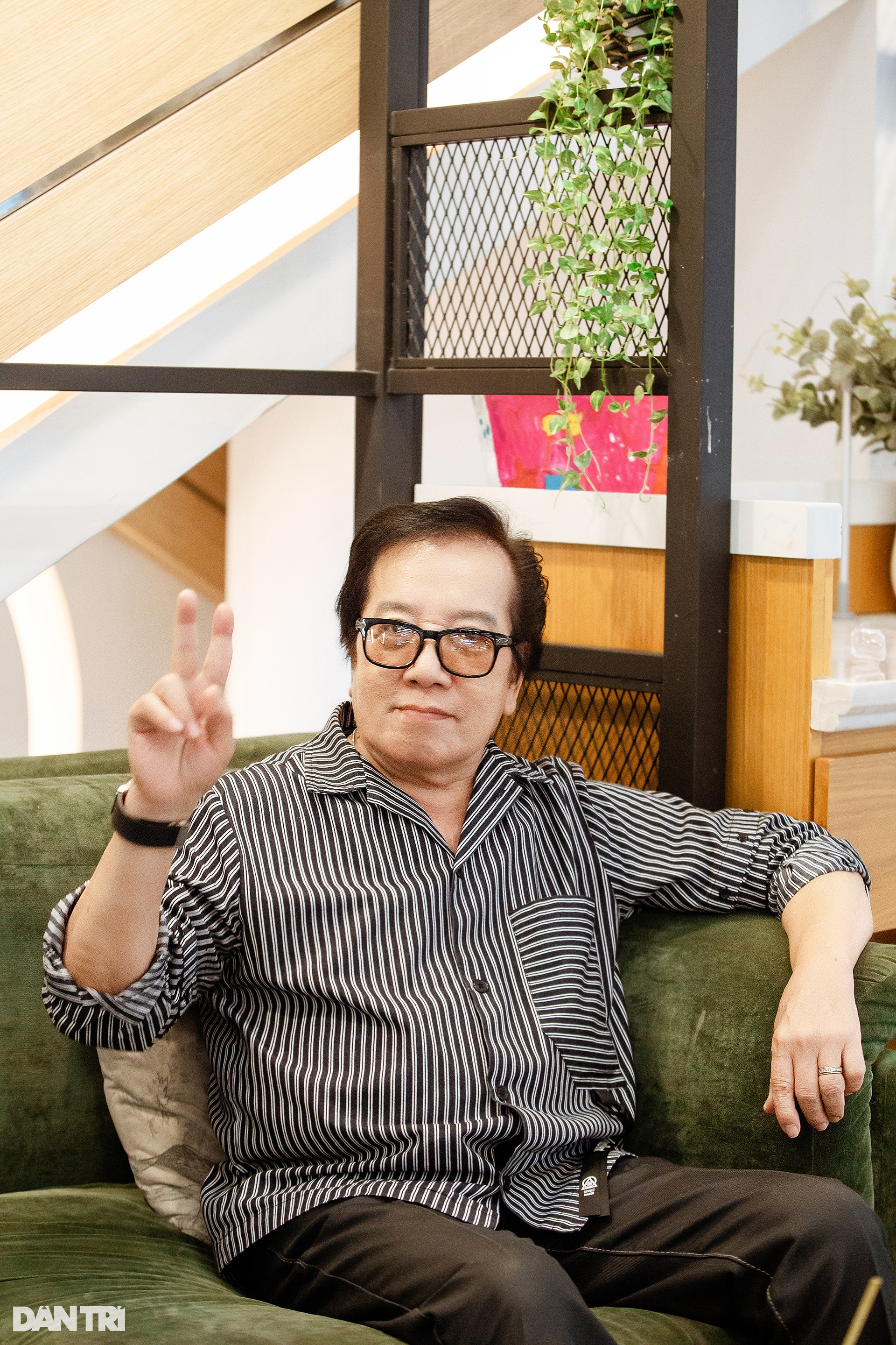 Elvis Phương: 43 năm mặn nồng bên vợ kém tuổi, lần đầu hé lộ về 4 người con - 8 Elvis Phương: 43 năm mặn nồng bên vợ kém tuổi, lần đầu hé lộ về 4 người con - 8
