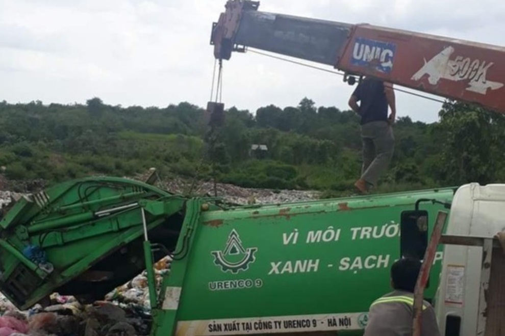 Bãi rác lộ thiên thường xuyên bị đốt cháy hành dân ngày đêm - 2 Bãi rác lộ thiên thường xuyên bị đốt cháy hành dân ngày đêm - 2