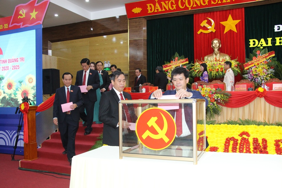Ông Lê Quang Tùng tiếp tục làm Bí thư Tỉnh uỷ Quảng Trị - 1 Ông Lê Quang Tùng tiếp tục làm Bí thư Tỉnh uỷ Quảng Trị - 1