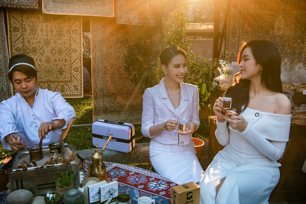 Hoa hậu, Á hậu thích thú với hương vị 3 nền văn minh cà phê - 3 Hoa hậu, Á hậu thích thú với hương vị 3 nền văn minh cà phê - 3