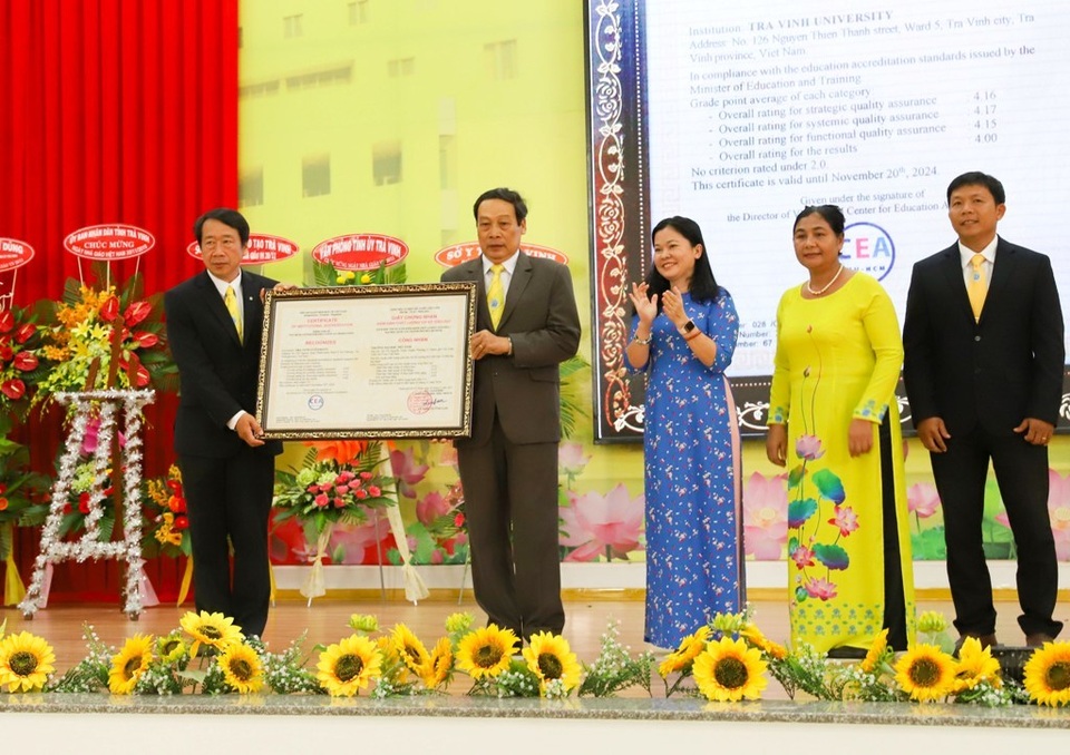 Trường ĐH thứ 9 đạt chuẩn kiểm định chất lượng theo bộ tiêu chí mới - 1 Trường ĐH thứ 9 đạt chuẩn kiểm định chất lượng theo bộ tiêu chí mới - 1