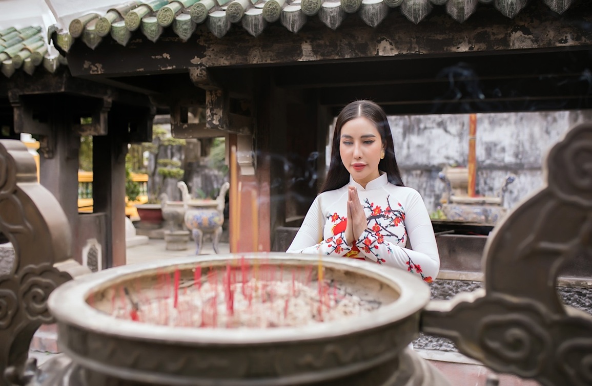 Hoa hậu Hải My duyên dáng với áo dài - 1 Hoa hậu Hải My duyên dáng với áo dài - 1