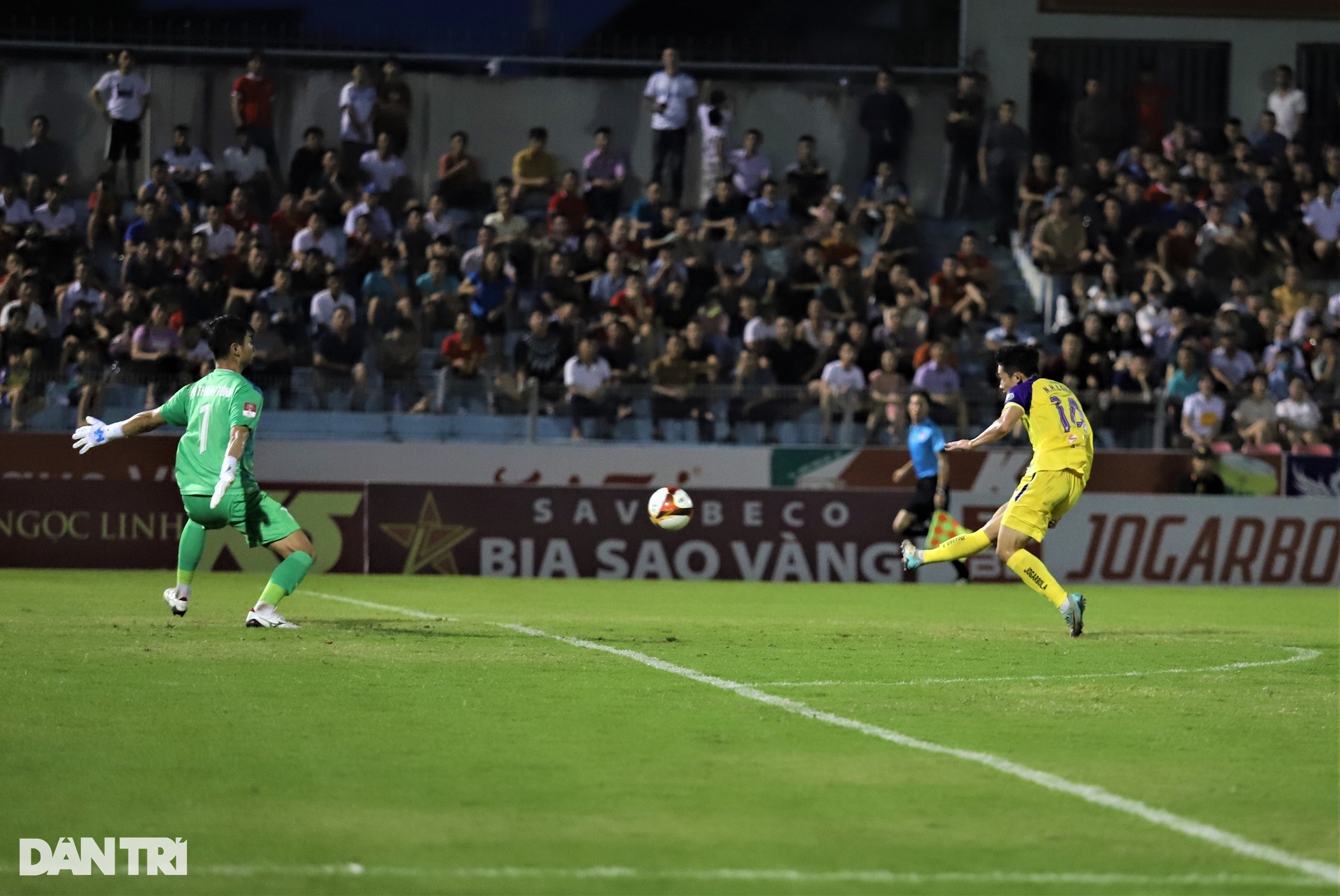 Hồng Lĩnh Hà Tĩnh rượt đuổi tỷ số kịch tính Hà Nội FC trong trận hòa 2-2 - 5 Hồng Lĩnh Hà Tĩnh rượt đuổi tỷ số kịch tính Hà Nội FC trong trận hòa 2-2 - 5