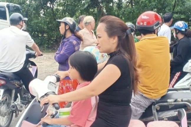 어머니가 신생아를 스티로폼 상자에 넣어 강물에 띄워 보냈다 - 2 Mẹ bỏ con mới sinh vào thùng xốp rồi thả trôi sông - 2