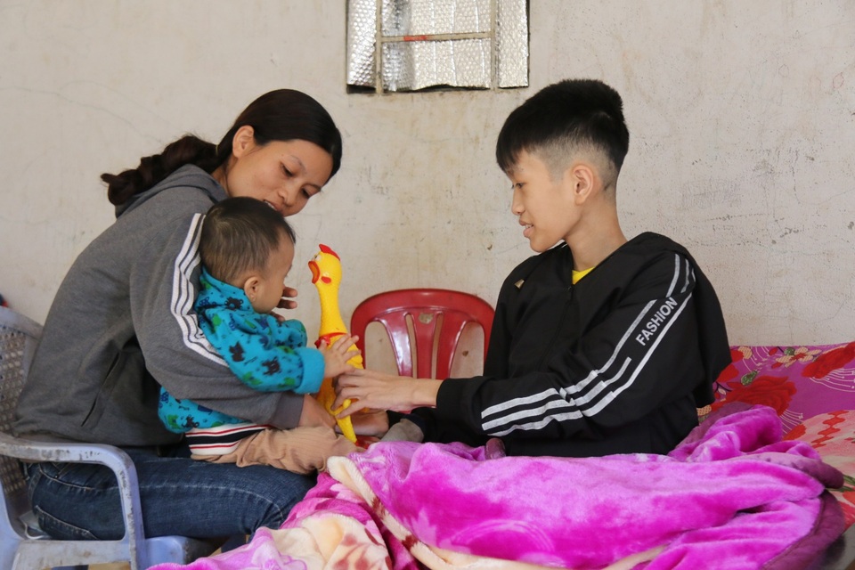 Xót xa cảnh cậu bé nằm bất động trên giường, bụng to như cái trống - 6 Xót xa cảnh cậu bé nằm bất động trên giường, bụng to như cái trống - 6