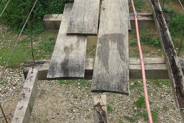 Rùng rợn cầu treo