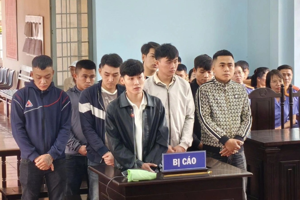 Xét xử nhóm giang hồ quậy phá hội chợ, đe dọa, ép đưa tiền bảo kê - 1