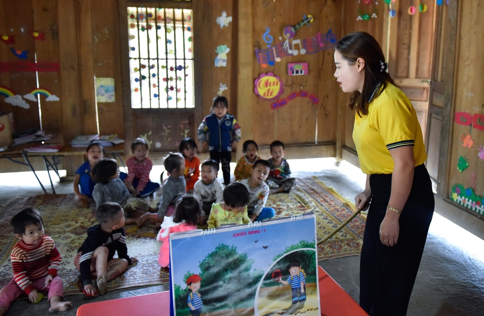 Cô giáo HMông với quyết tâm mang ánh sáng tri thức về bản - 5 Cô giáo HMông với quyết tâm mang ánh sáng tri thức về bản - 5