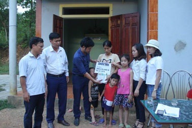 Thêm hơn 209 triệu đồng đến người cha đi xin sữa cho con gặp tai nạn nguy kịch