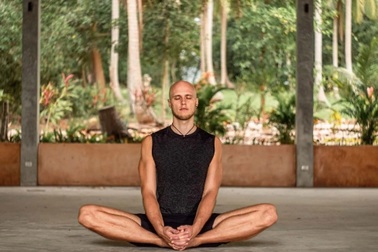 Tư thế yoga đơn giản nhưng đặc biệt tốt cho nam giới