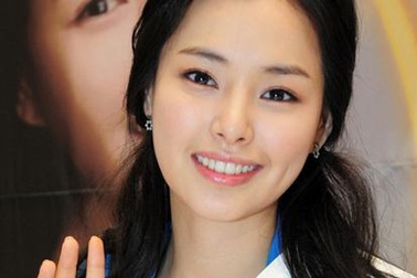"Cận cảnh" cựu Hoa hậu Hàn Quốc Honey Lee