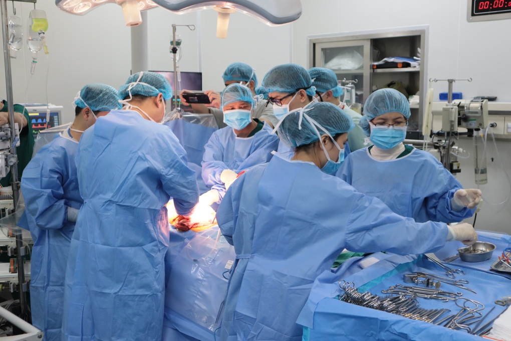 Hà Nội: 4 người được hồi sinh từ nguồn tạng hiến của nữ nhân viên y tế - 1 Hà Nội: 4 người được hồi sinh từ nguồn tạng hiến của nữ nhân viên y tế - 1