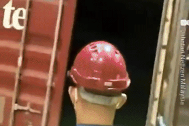 Chơi trốn tìm ở container, cậu bé bị nhốt 6 ngày, lưu lạc sang nước khác