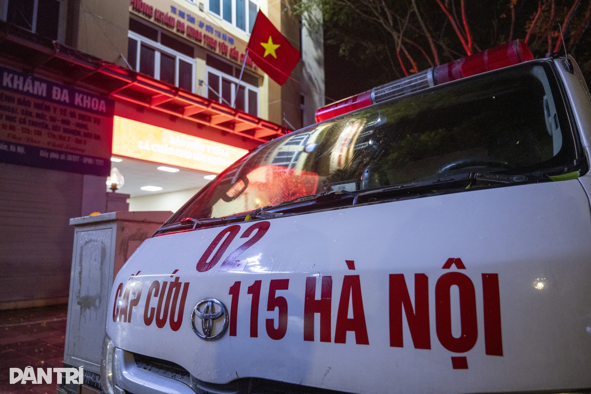 Hà Nội: Những chiến binh chạy đua với bão, xuyên đêm mưa gió cứu người - 3 Hà Nội: Những chiến binh chạy đua với bão, xuyên đêm mưa gió cứu người - 3