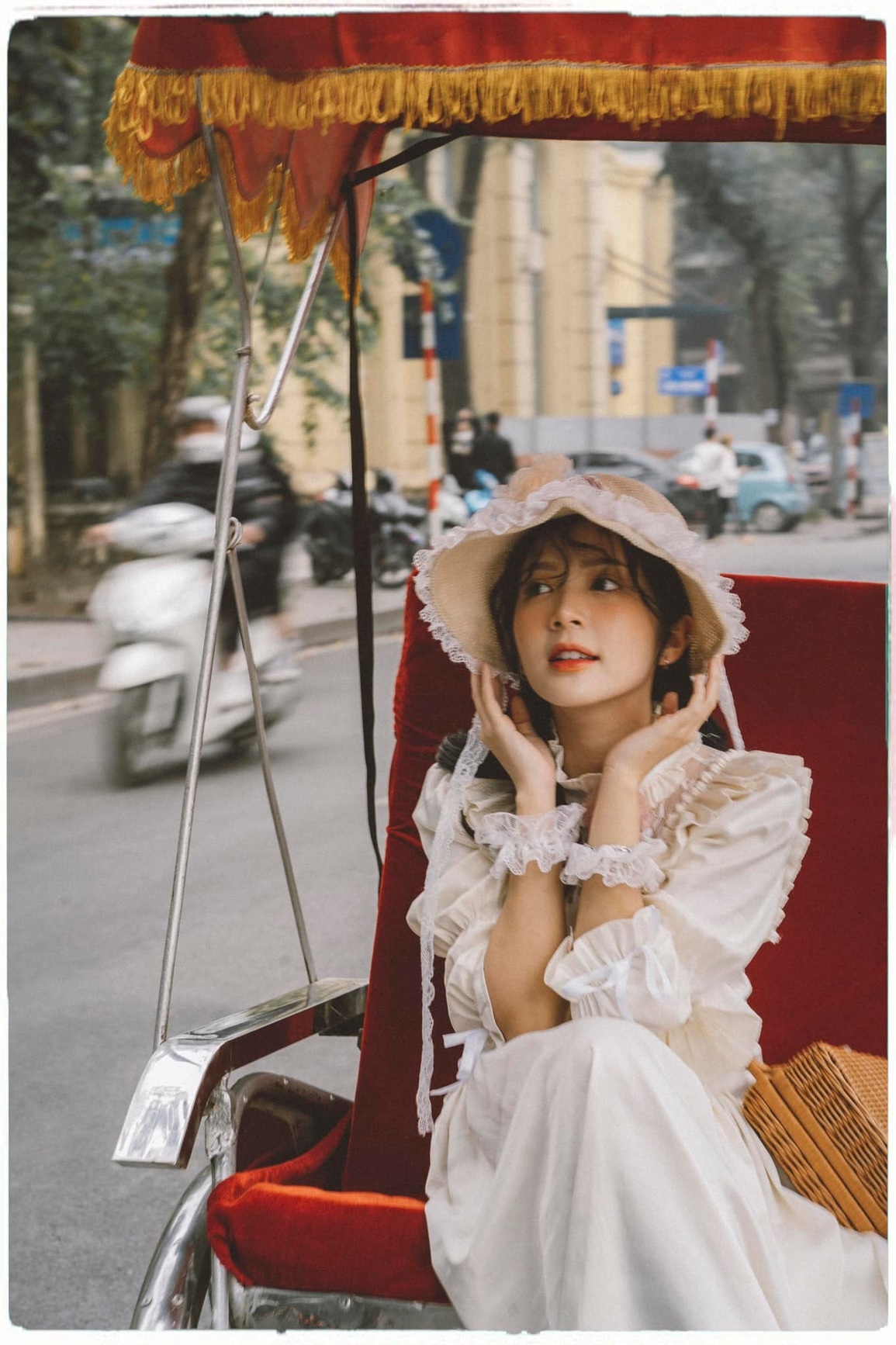 Những hình ảnh đốn tim của nữ diễn viên trẻ tham gia phim giờ vàng - 1 Những hình ảnh đốn tim của nữ diễn viên trẻ tham gia phim giờ vàng - 1