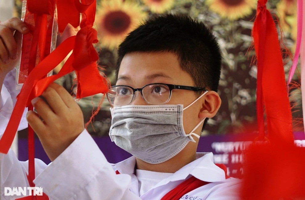 Độc đáo cây điều ước gửi thông điệp đến các chiến sĩ tuyến đầu chống dịch - 2 Độc đáo cây điều ước gửi thông điệp đến các chiến sĩ tuyến đầu chống dịch - 2