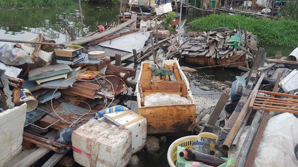 Ba thế hệ nuôi một giấc mơ “lên bờ” - 6 Ba thế hệ nuôi một giấc mơ “lên bờ” - 6