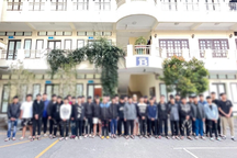 30 thanh thiếu niên mang kiếm đi từ Bắc Ninh sang Hà Nội chém người