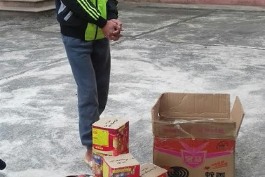 Bắt đối tượng vận chuyển 17kg pháo nổ