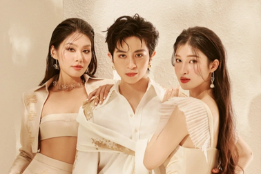 Á hậu Thảo Nhi Lê, Phương Nhi đọ vẻ gợi cảm bên Gil Lê