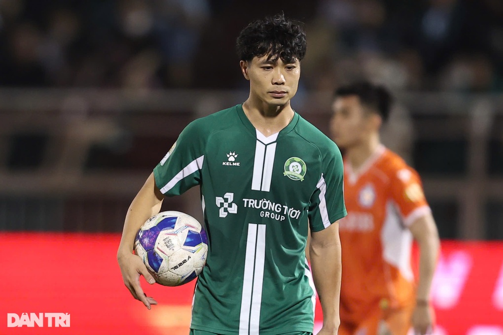 Công Phượng và CLB Bình Phước lỡ vé V-League: Tiền không phải điều kiện đủ - 1 Công Phượng và CLB Bình Phước lỡ vé V-League: Tiền không phải điều kiện đủ - 1
