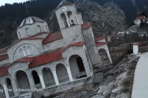 Chóng mặt như bị tiền đình khi vào nhà thờ nghiêng 17 độ giữa "làng ma"