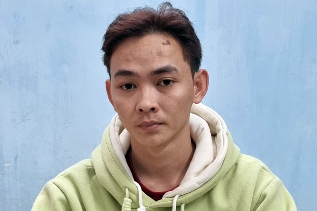 Khởi tố thanh niên lao thẳng xe máy vào CSGT tội giết người - 1