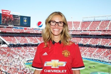 MU thắp lên tình yêu cho "người đàn bà đẹp" Julia Roberts