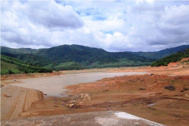 Bình Định: Lo ngại sạt lở núi lấp hồ Vạn Hội đe dọa hàng trăm hộ dân!