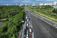 Dòng xe nườm nượp trở lại TPHCM sau kỳ nghỉ lễ 5 ngày